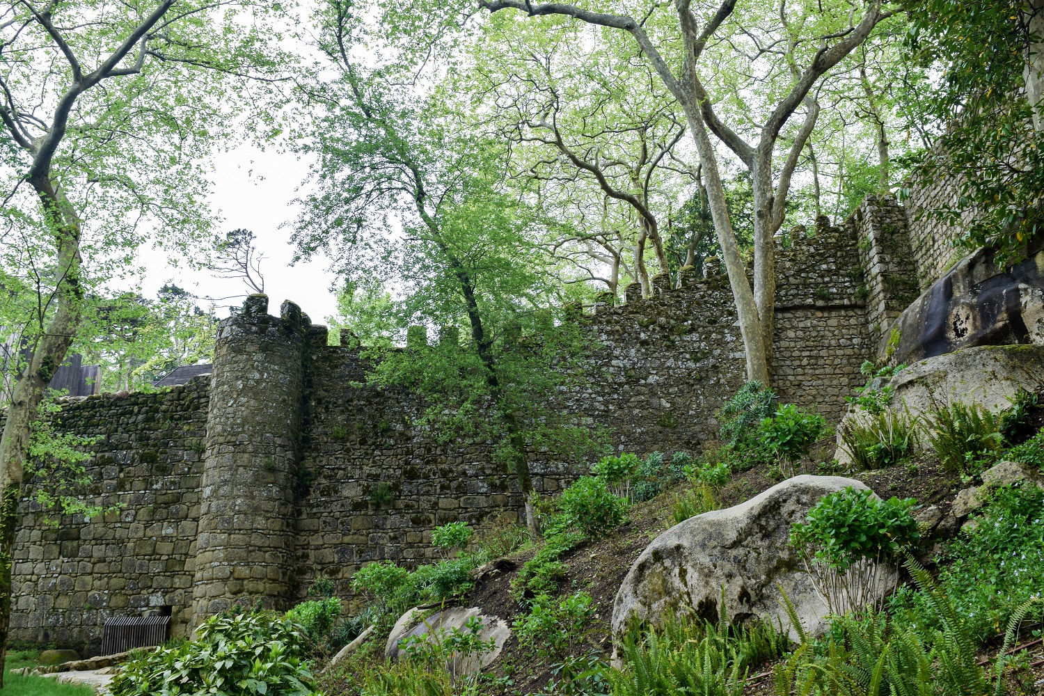 Walls of the Castelo dos Mouros